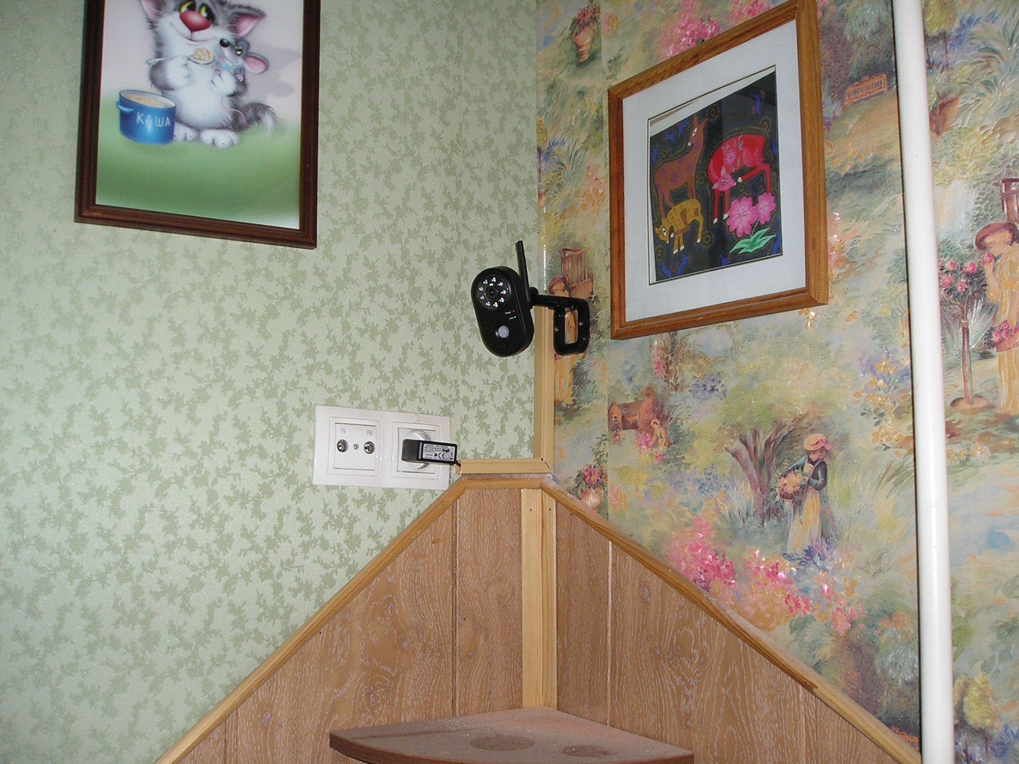 Установка беспроводной видеокамеры «Kvadro Vision Home IP Avtonom 7’» на стене