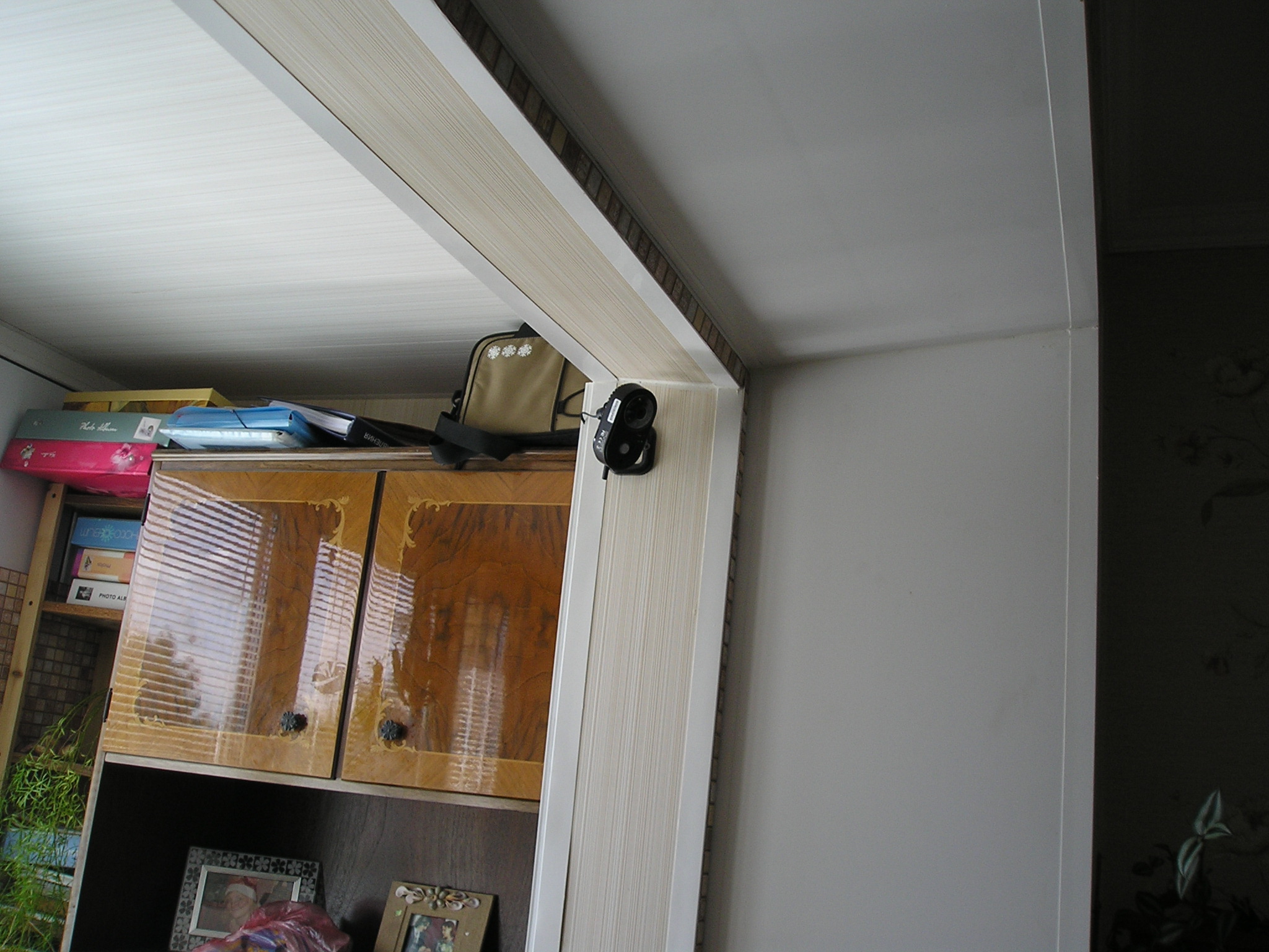Установка беспроводной видеокамеры «Kvadro Vision Home IP Avtonom 7’» на стене